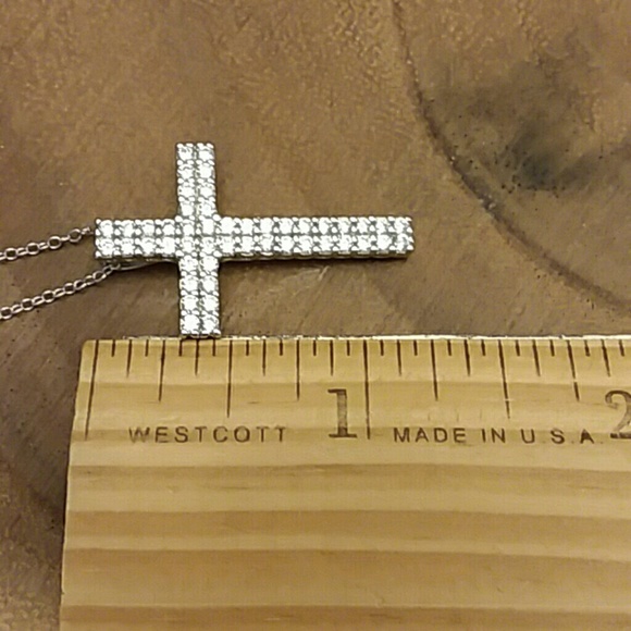 BEAUTIFUL CROSS NECKLACE - Picture 8 of 8